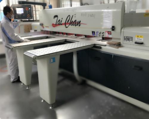 Automatic cutting machine