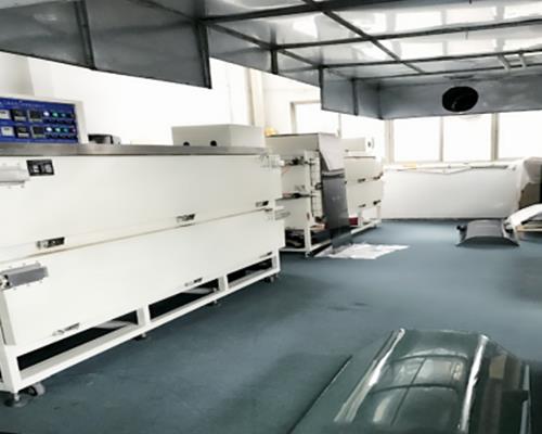 Vacuum forming machine